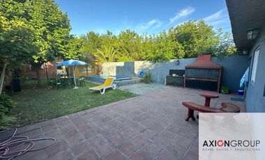 Casa en venta de 4 dormitorios c/ cochera en Berisso