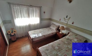 Dúplex en venta de 4 dormitorios c/ cochera en San Bernardo