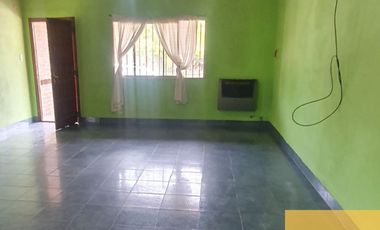 Casa en venta de 2 dormitorios c/ cochera en Barda del Medio