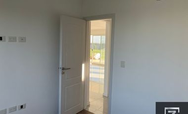 Casa en alquiler con vista a la laguna en Barrio Privado Terralagos