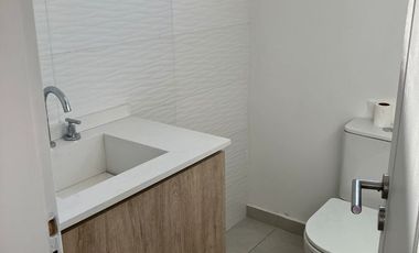 Casa en alquiler con vista a la laguna en Barrio Privado Terralagos