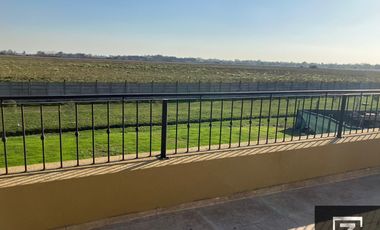 Casa en alquiler con vista a la laguna en Barrio Privado Terralagos
