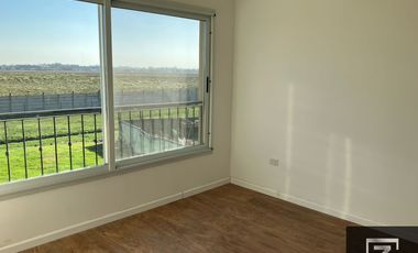 Casa en alquiler con vista a la laguna en Barrio Privado Terralagos