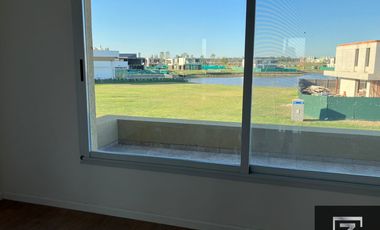 Casa en alquiler con vista a la laguna en Barrio Privado Terralagos