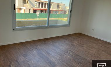 Casa en alquiler con vista a la laguna en Barrio Privado Terralagos
