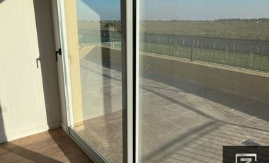 Casa en alquiler con vista a la laguna en Barrio Privado Terralagos