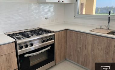 Casa en alquiler con vista a la laguna en Barrio Privado Terralagos