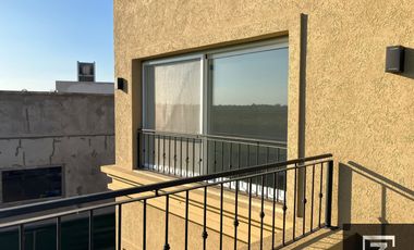 Casa en alquiler con vista a la laguna en Barrio Privado Terralagos