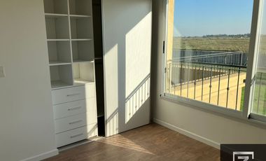 Casa en alquiler con vista a la laguna en Barrio Privado Terralagos