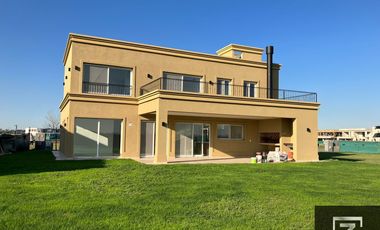Casa en alquiler con vista a la laguna en Barrio Privado Terralagos