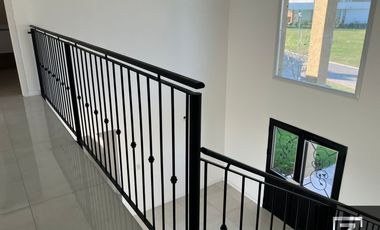 Casa en alquiler con vista a la laguna en Barrio Privado Terralagos