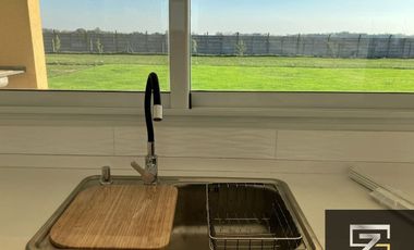 Casa en alquiler con vista a la laguna en Barrio Privado Terralagos