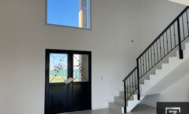 Casa en alquiler con vista a la laguna en Barrio Privado Terralagos