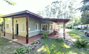 BAJO SU VALOR. CASA EN COLINA DE LOS PADRES - SIERRA DE LOS PADRES - PERMUTA