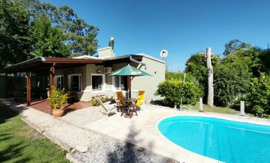 BAJO SU VALOR. CASA EN COLINA DE LOS PADRES - SIERRA DE LOS PADRES - PERMUTA