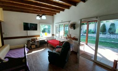 BAJO SU VALOR. CASA EN COLINA DE LOS PADRES - SIERRA DE LOS PADRES - PERMUTA