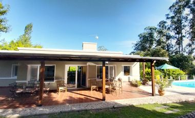 BAJO SU VALOR. CASA EN COLINA DE LOS PADRES - SIERRA DE LOS PADRES - PERMUTA