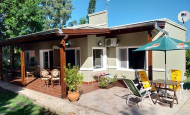 BAJO SU VALOR. CASA EN COLINA DE LOS PADRES - SIERRA DE LOS PADRES - PERMUTA