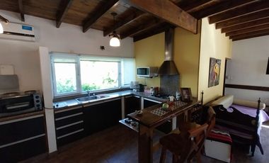 BAJO SU VALOR. CASA EN COLINA DE LOS PADRES - SIERRA DE LOS PADRES - PERMUTA