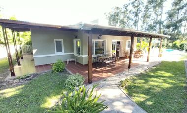 BAJO SU VALOR. CASA EN COLINA DE LOS PADRES - SIERRA DE LOS PADRES - PERMUTA
