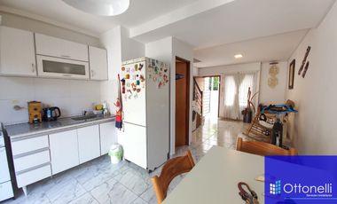 Dúplex en venta de 2 dormitorios c/ cochera en San Bernardo