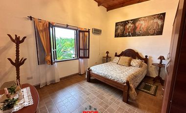 Casa en venta de 5 dormitorios c/ cochera en Otros Barrios