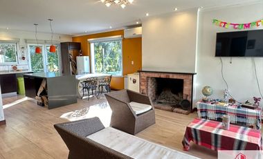 Chalet en venta de 3 dormitorios con quincho, sobre lote de 2300m2 en La Armonía