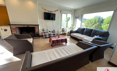 Chalet en venta de 3 dormitorios con quincho, sobre lote de 2300m2 en La Armonía