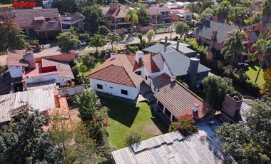 Casa en venta de 3 dormitorios c/ cochera en Los Perales