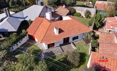 Casa en venta de 3 dormitorios c/ cochera en Los Perales