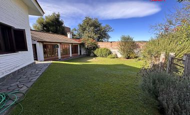 Casa en venta de 3 dormitorios c/ cochera en Los Perales