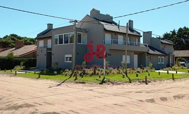 CODIGO 678 - CASA ALQUILER TEMPORARIO 4 DORMITORIOS CON PILETA - PINAMAR NORTE