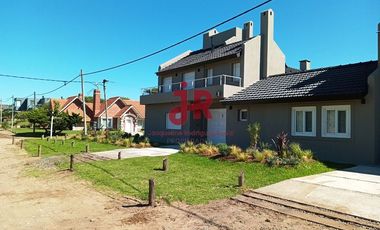 CODIGO 678 - CASA ALQUILER TEMPORARIO 4 DORMITORIOS CON PILETA - PINAMAR NORTE
