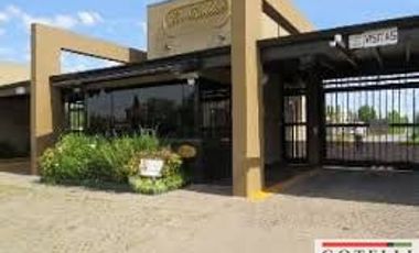 Casa en venta de 3 dormitorios c/ cochera en Monte Grande Condominio Los Robles