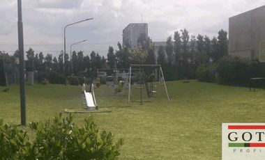 Casa en venta de 3 dormitorios c/ cochera en Monte Grande Condominio Los Robles