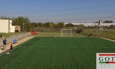 Casa en venta de 3 dormitorios c/ cochera en Monte Grande Condominio Los Robles