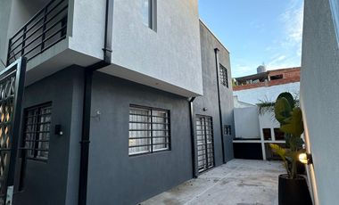 Dúplex en venta de 2 dormitorios c/ cochera en San Bernardo