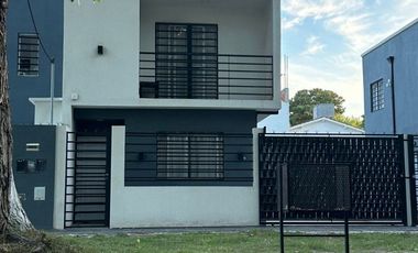 Dúplex en venta de 2 dormitorios c/ cochera en San Bernardo