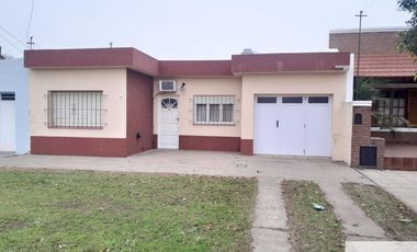 Casa en venta de 2 dormitorios c/ cochera en 9 de Julio