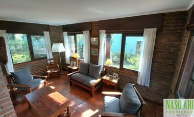 Chalet en venta en Sierra de los Padres. Gas natural. Vista panorámica. Asfalto