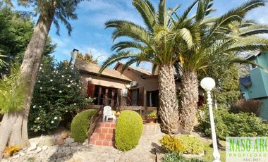 Chalet en venta en Sierra de los Padres. Gas natural. Vista panorámica. Asfalto