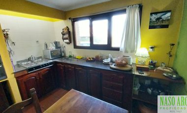 Chalet en venta en Sierra de los Padres. Gas natural. Vista panorámica. Asfalto