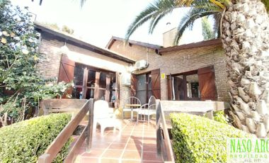 Chalet en venta en Sierra de los Padres. Gas natural. Vista panorámica. Asfalto
