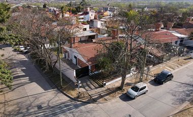 Casa en venta de 3 dormitorios c/ cochera en Bajo la Viña