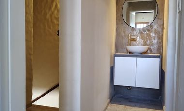 Departamento tipo dúplex en venta reciclado en Sexta Sección