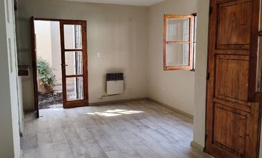 Departamento tipo dúplex en venta reciclado en Sexta Sección