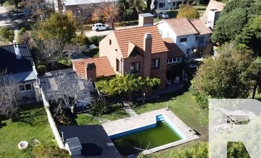 Chalet en venta de 3 dormitorios c/ cochera en Barrio La Florida