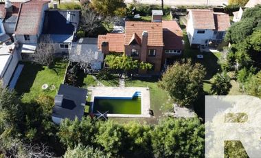 Chalet en venta de 3 dormitorios c/ cochera en Barrio La Florida