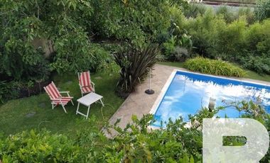 Chalet en venta de 3 dormitorios c/ cochera en Barrio La Florida