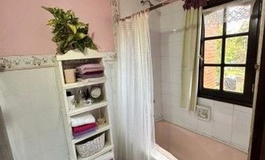 Chalet en venta de 3 dormitorios c/ cochera en Barrio La Florida